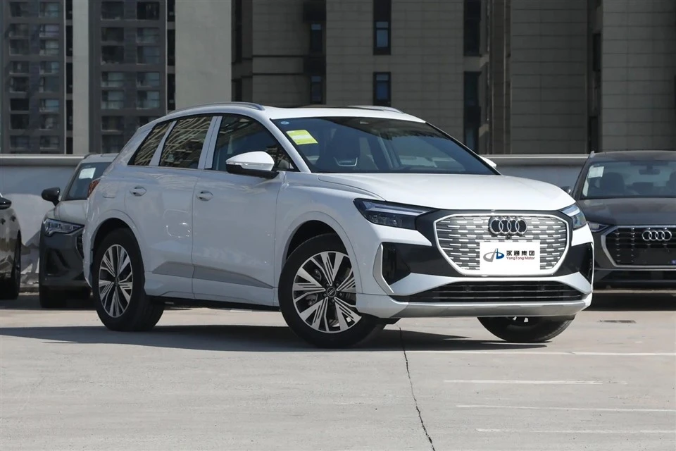 AUDI Q4-e Tron AUDI Q4-e Tron