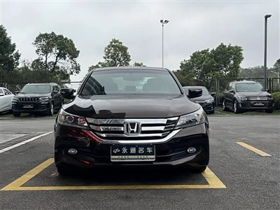 Phiên bản tiện nghi Accord 2.0L LX 2014